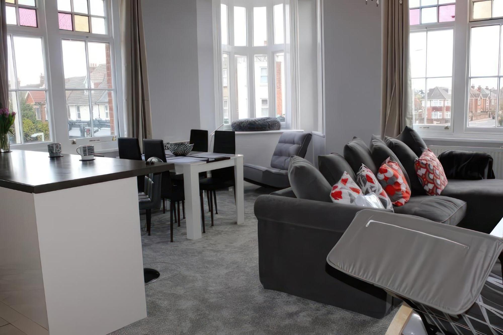 Lovely 2 Bed 2 Bath Flat With Free Parking Poole Kültér fotó