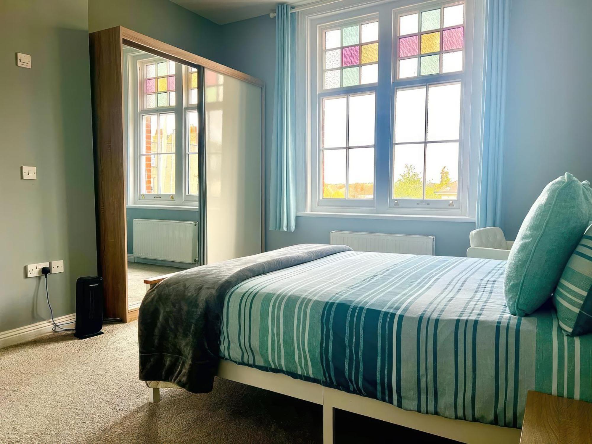 Lovely 2 Bed 2 Bath Flat With Free Parking Poole Kültér fotó