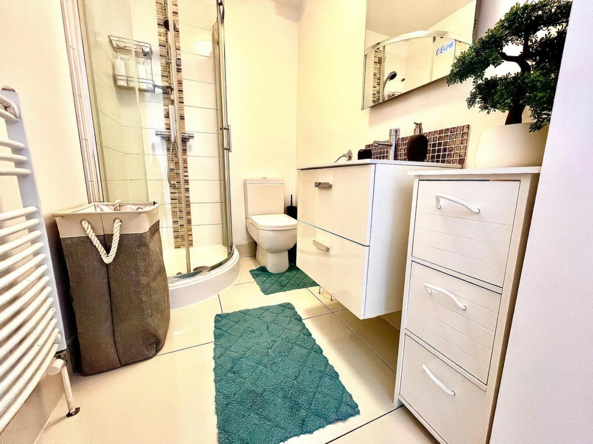 Lovely 2 Bed 2 Bath Flat With Free Parking Poole Kültér fotó
