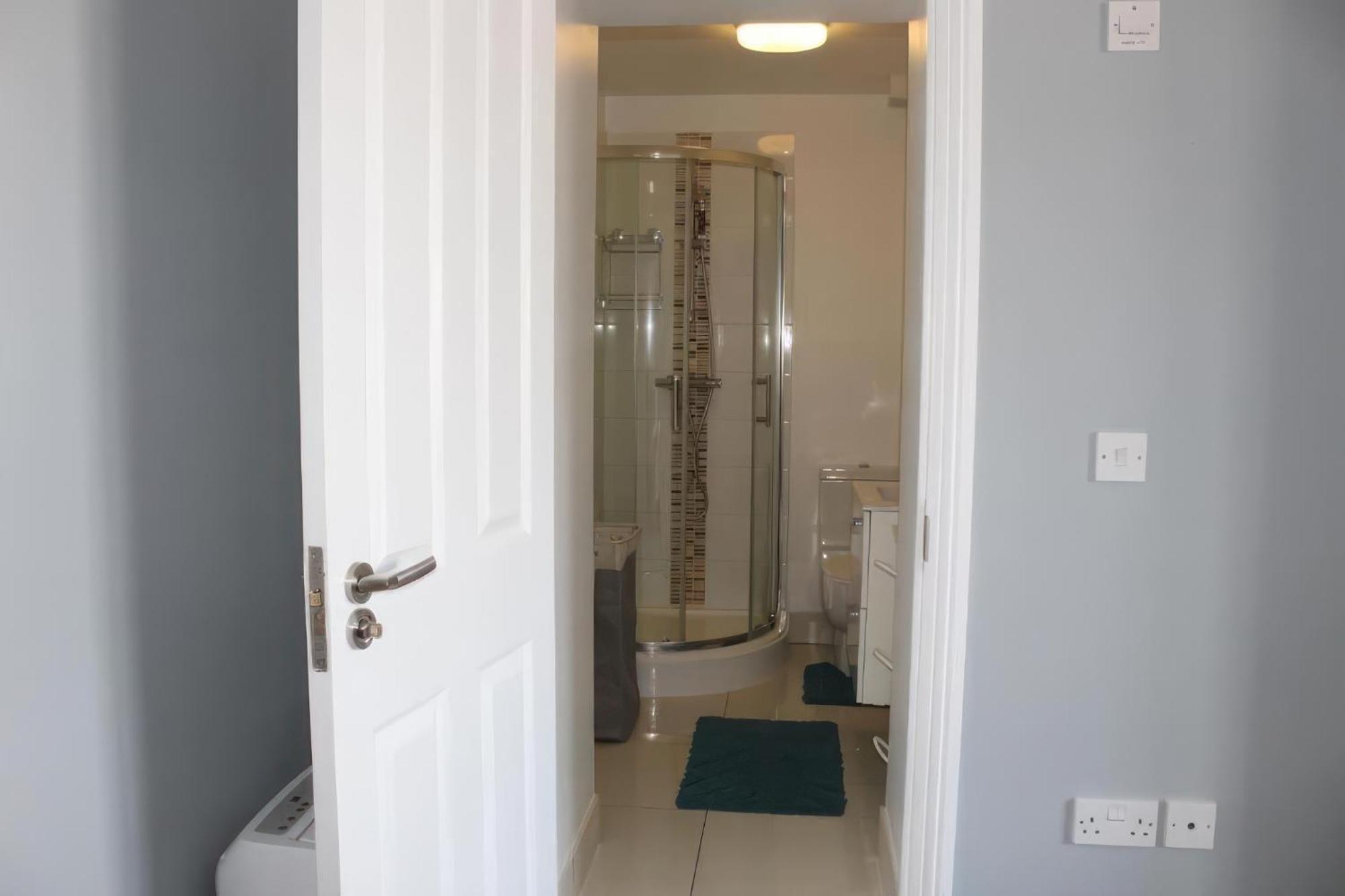 Lovely 2 Bed 2 Bath Flat With Free Parking Poole Kültér fotó