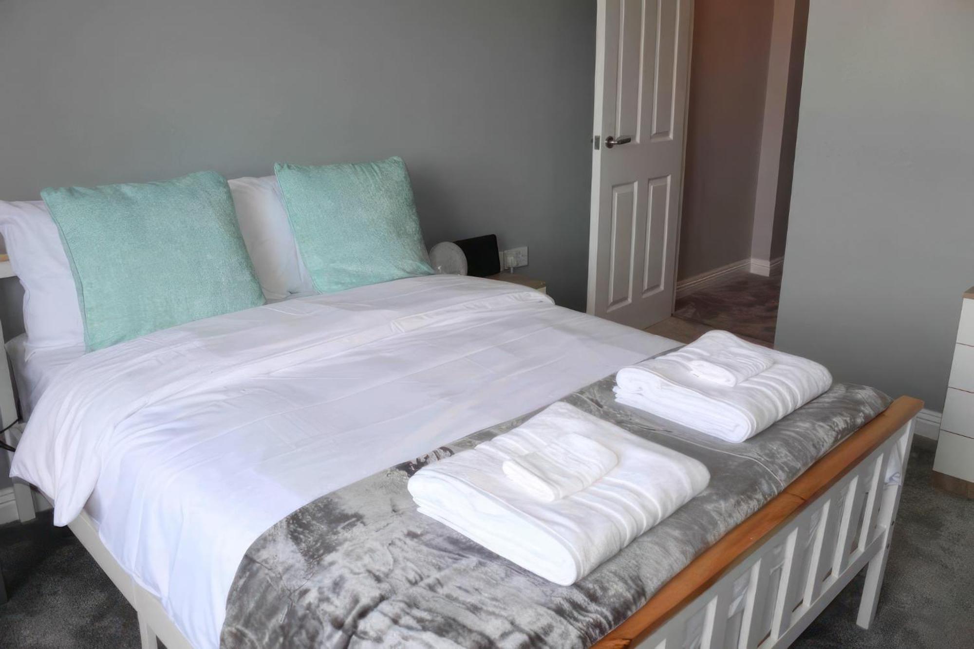 Lovely 2 Bed 2 Bath Flat With Free Parking Poole Kültér fotó