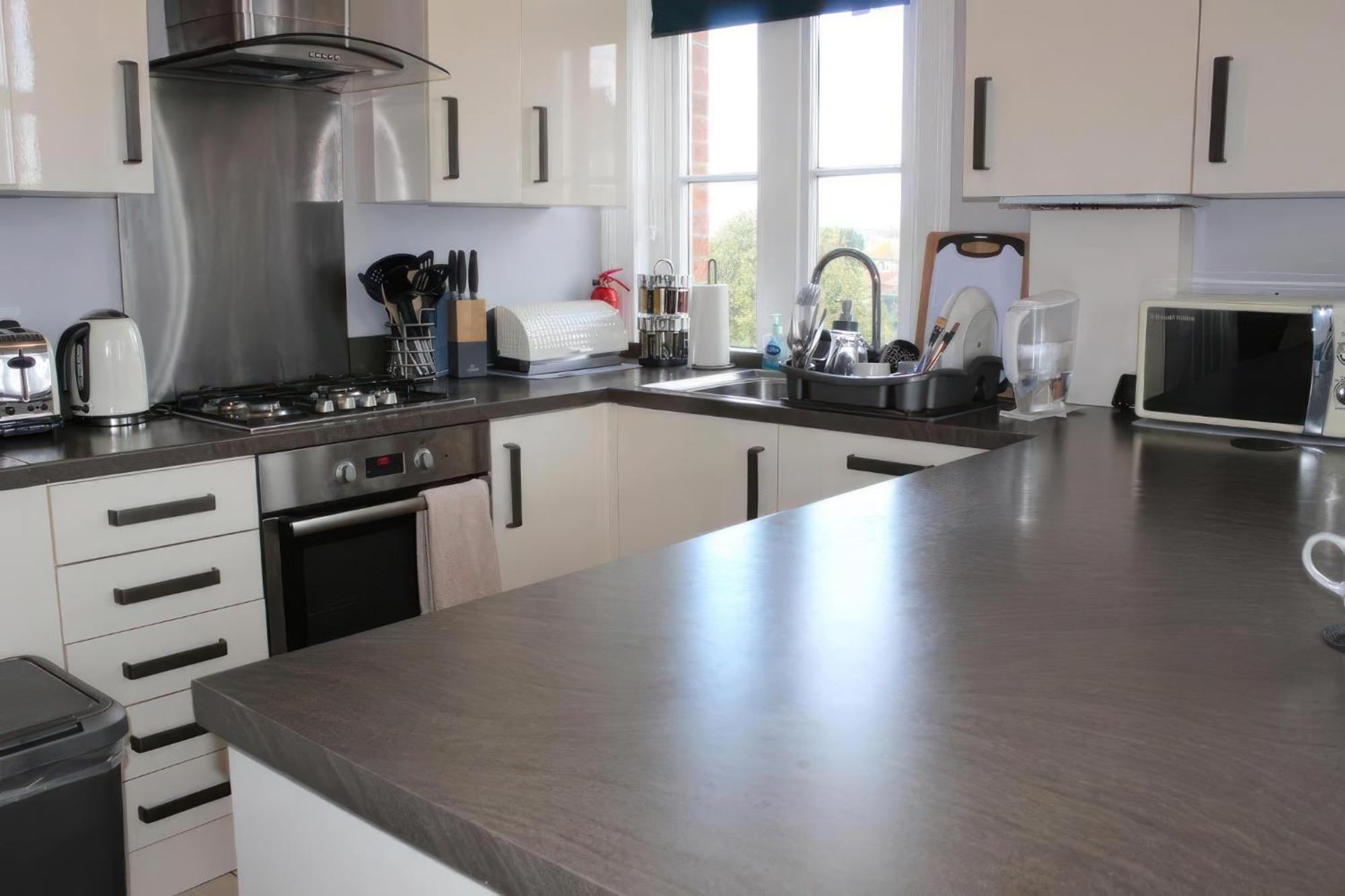 Lovely 2 Bed 2 Bath Flat With Free Parking Poole Kültér fotó