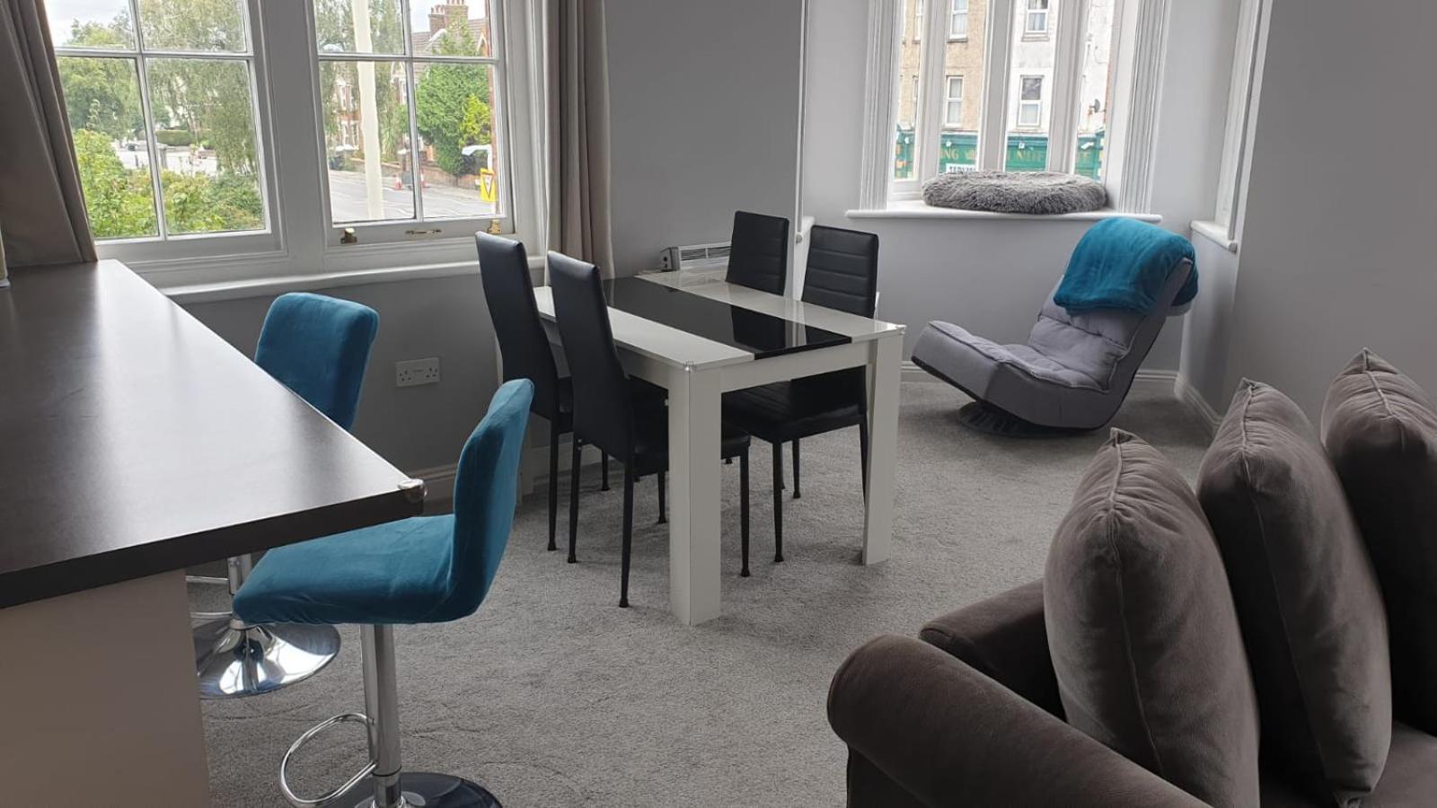 Lovely 2 Bed 2 Bath Flat With Free Parking Poole Kültér fotó